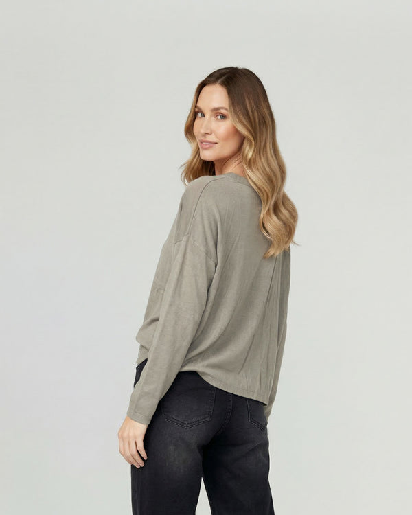 Sweater Mujer Olivia Relaxed Cuello En V Manga Caída Fango Lineatre