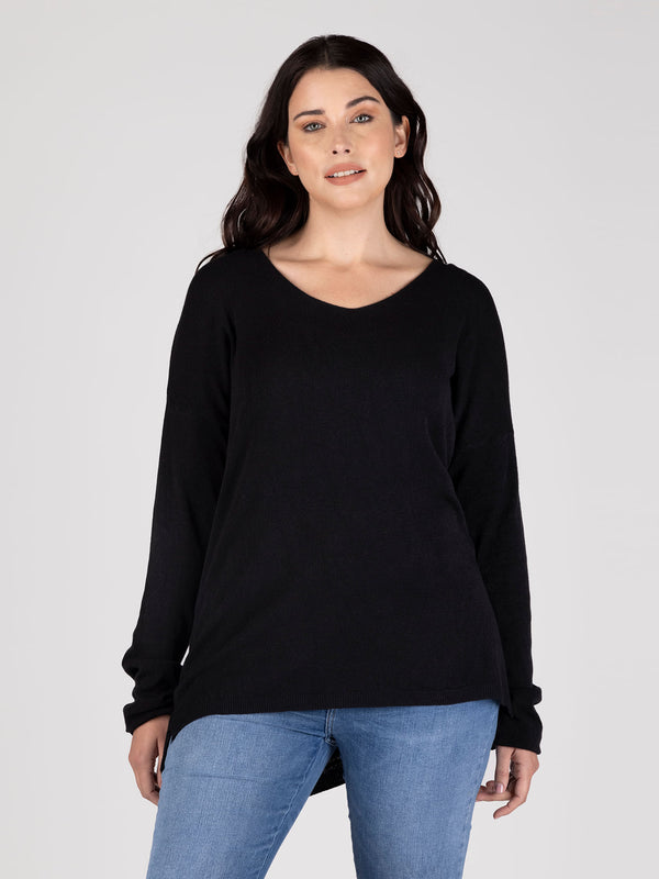 Sweater cuello v negro lineatre