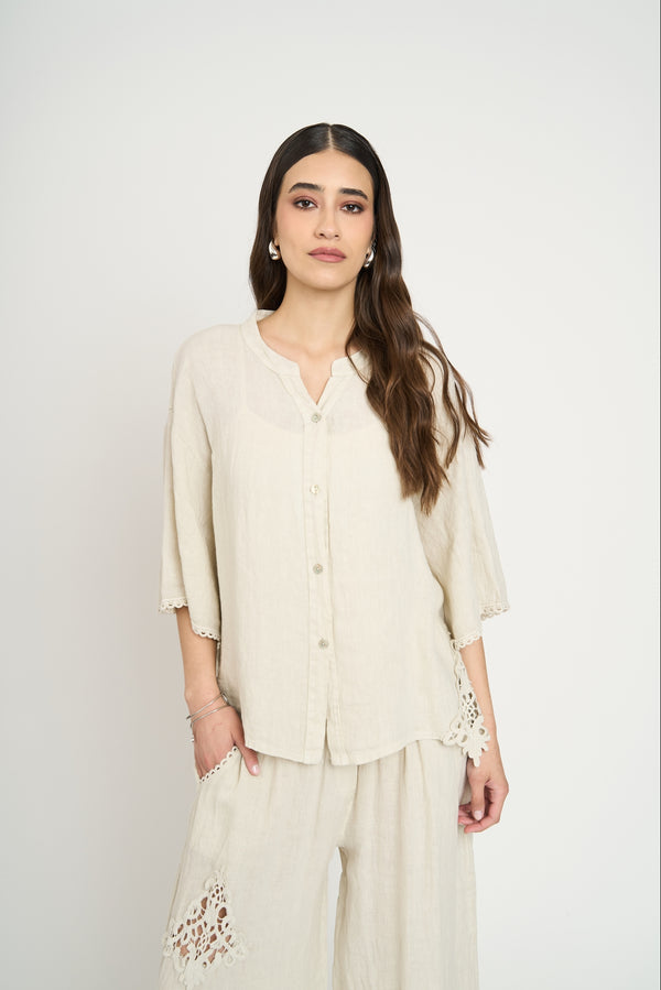 Blusa de Lino Beige con Detalles de Encaje