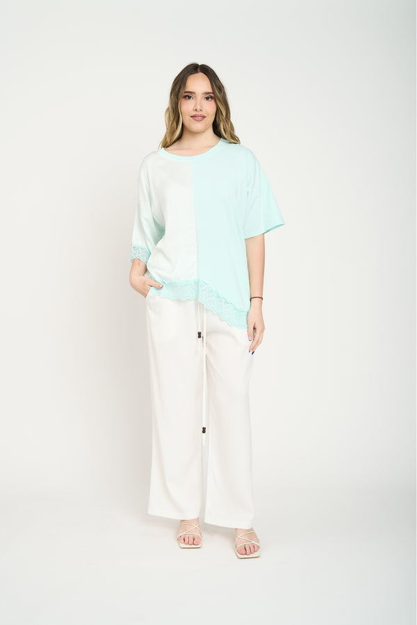 Blusa Bicolor Asimétrica con Encaje Agua