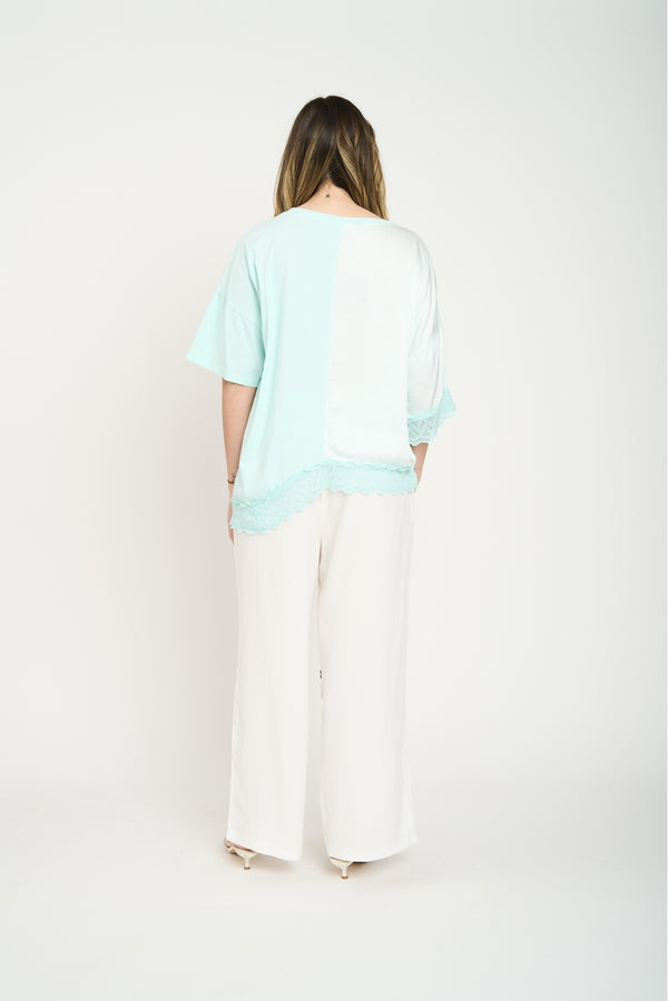 Blusa Bicolor Asimétrica con Encaje Agua