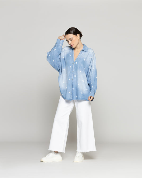 Blusa Mujer Braya Camisera con Corazones Denim Desgastado Lineatre