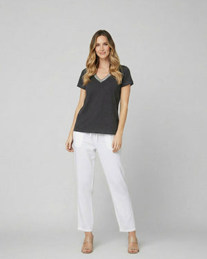 Polera Mujer Antonella Regular Cuello en V Manga corta Negro Lineatre