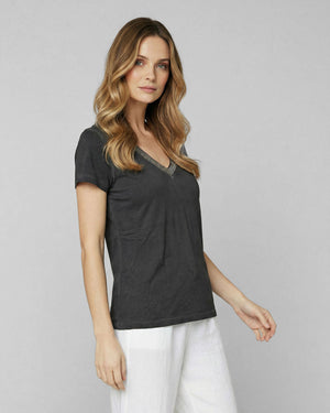 Polera Mujer Antonella Regular Cuello en V Manga corta Negro Lineatre