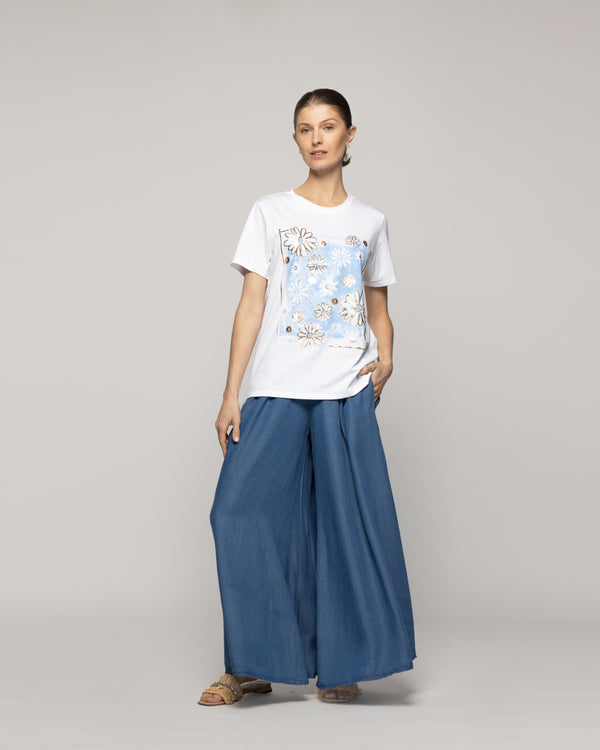 Polera Mujer Otilia Básica Estampado Flores Detalles Metálicos Blanca Lineatre