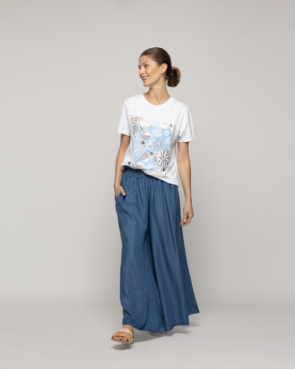 Polera Mujer Otilia Básica Estampado Flores Detalles Metálicos Blanca Lineatre