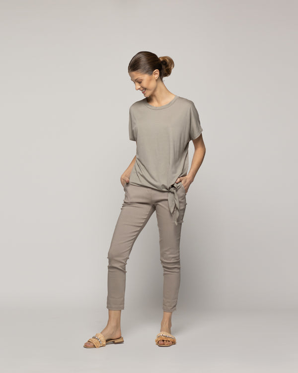 Polera Mujer Orieta Básica Manga Corta Con Amarra Lateral Verde Fango Lineatre