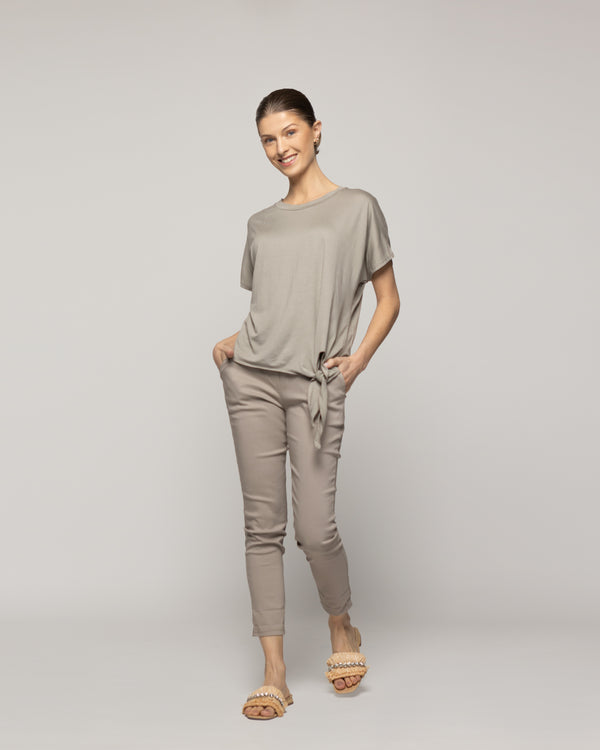 Polera Mujer Orieta Básica Manga Corta Con Amarra Lateral Verde Fango Lineatre