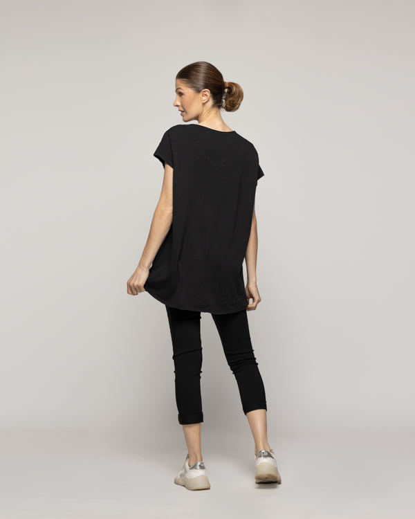 Polera Mujer Odelia Estampado Íconos Retro Negra Lineatre