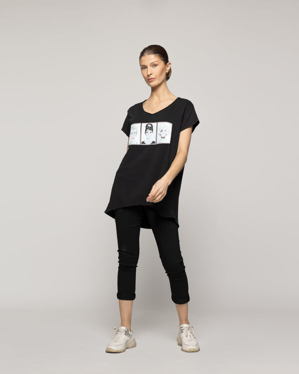Polera Mujer Odelia Estampado Íconos Retro Negra Lineatre
