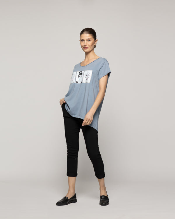 Polera Mujer Odelia Estampado Íconos Retro Azul Lineatre