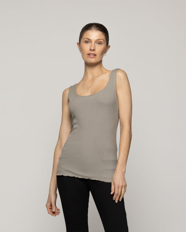Top Mujer Básico Tommasa Acanalado Sin Mangas Verde Fango Lineatre