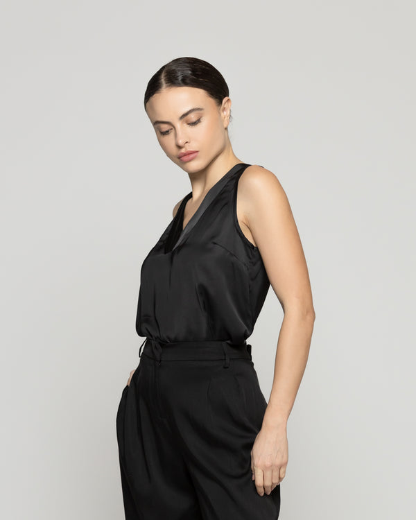 Top Mujer Tatiana Satinado Escote V Blanco Negro Lineatre