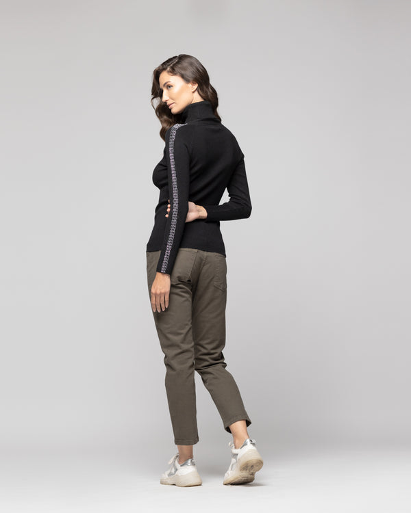 Sweater Mujer Anahí cuello beatle Negro Lineatre