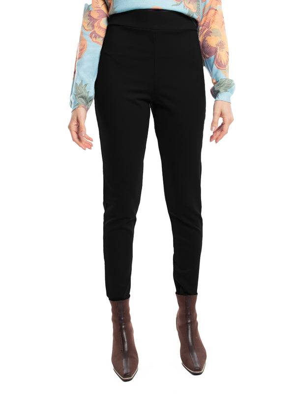 Pantalon negro lineatre.