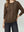 Sweater Mujer Rita Relaxed Cuello Redondo Manga Caída Chocolate Lineatre